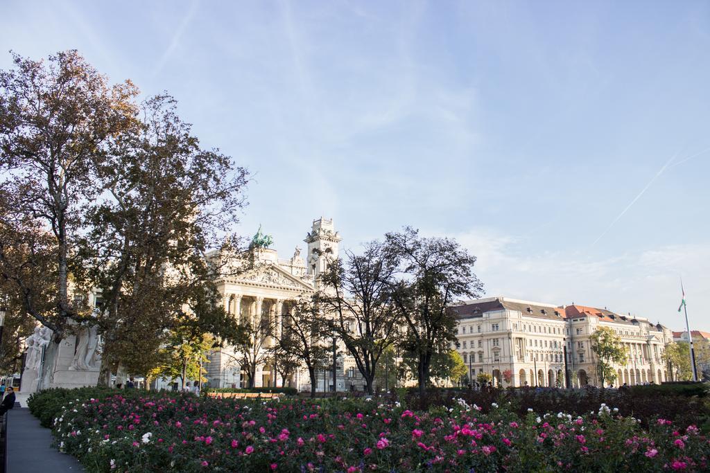 Home At Parliament Budapest Esterno foto