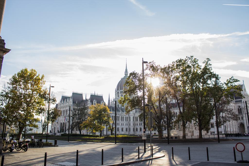 Home At Parliament Budapest Esterno foto